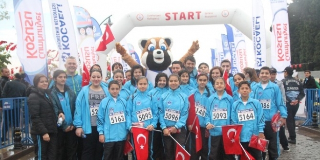 Kocaeli ’kızıl Panda’ya İsim Arıyor