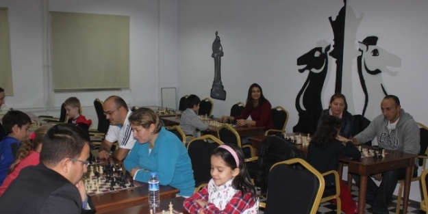 Sporcu Velileri De, Satranç Öğreniyor