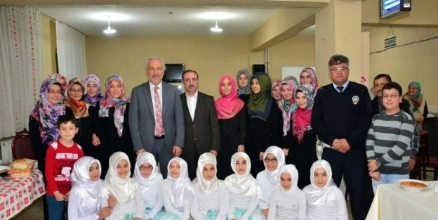 Kamil Saraçoğlu, Hafızları Ziyaret Etti