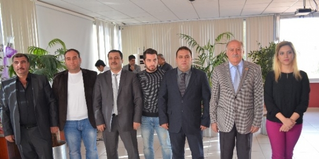 Ceyhan’da Eğitime Destek Verenlere Plaket