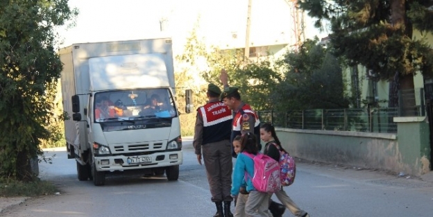 Aksu Jandarma Trafik Uygulamalarına Devam Ediyor