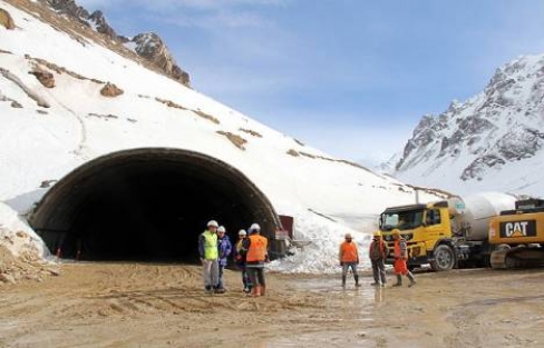 Türkiye'nin en uzun tünelinde çalışmalar durdu!