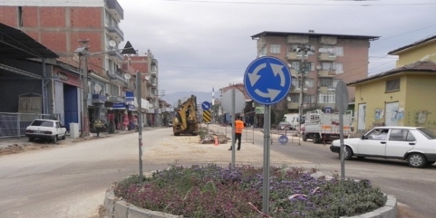 Karşıyaka Caddesi Estetik Bir Görünüme Kavuşuyor