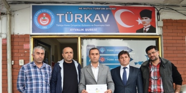 Ayvalık’ta Meb’in Okul Müdürlüğü Sınavlarına Tepki