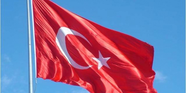 Bayrak yakanların kimlikleri şok etti