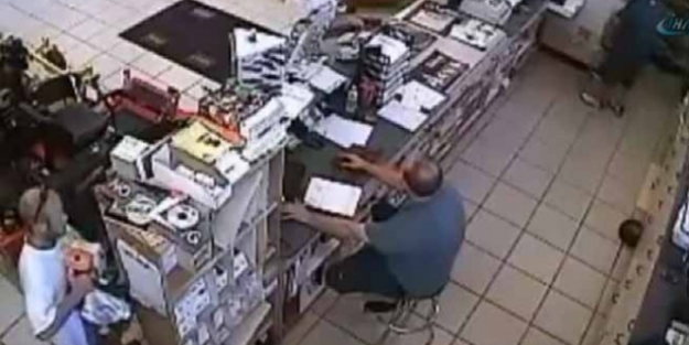 Elektrikli testereyi pantolonunda sakladı