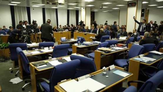 CHP ve MHP "Yargı Paketi"ni protesto etti