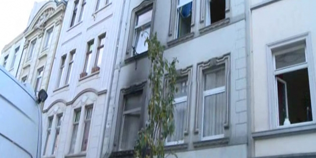 Türk aile alevlerin arasında kaldı