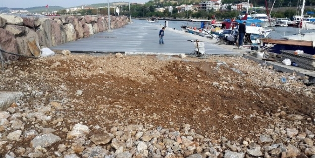 Aliağalı Balıkçılardan Barınak Teşekkürü