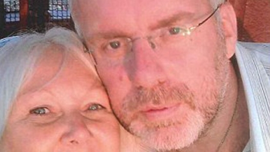 Babasını öldürüp, sehpa yaptı