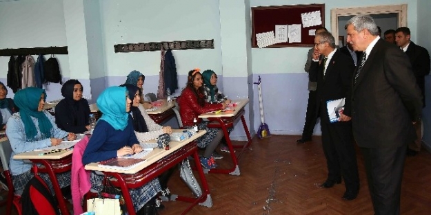 Başkan Karaosmanoğlu Öğrencilerle Bir Araya Geldi