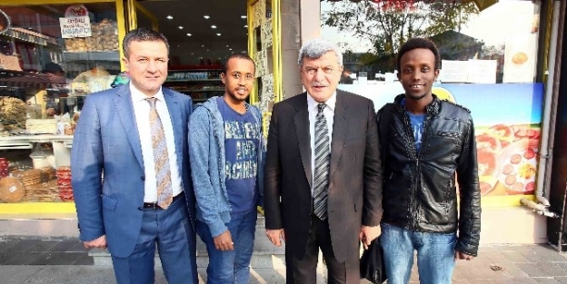 Başkanlardan İstiklal Caddesinde Esnaf Turu