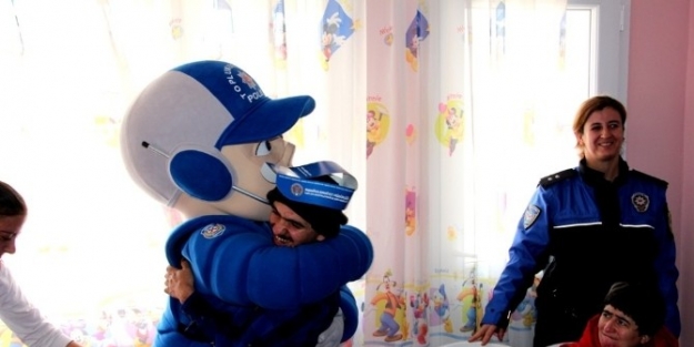 Engelli Öğrenciler Kanka Polis’i Çok Sevdi