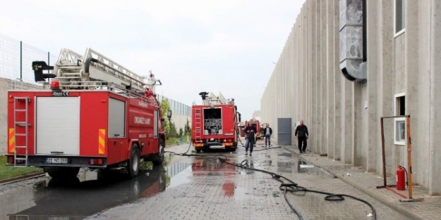 Boya Fabrikasında Çikan Yangın Korkuttu