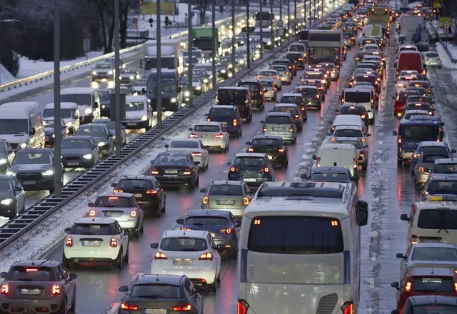 otomobili-olanlari-yakindan-ilgilendiriyor-trafik-sigortasinda-yeni-uygulama-bugun-basladi1.webp